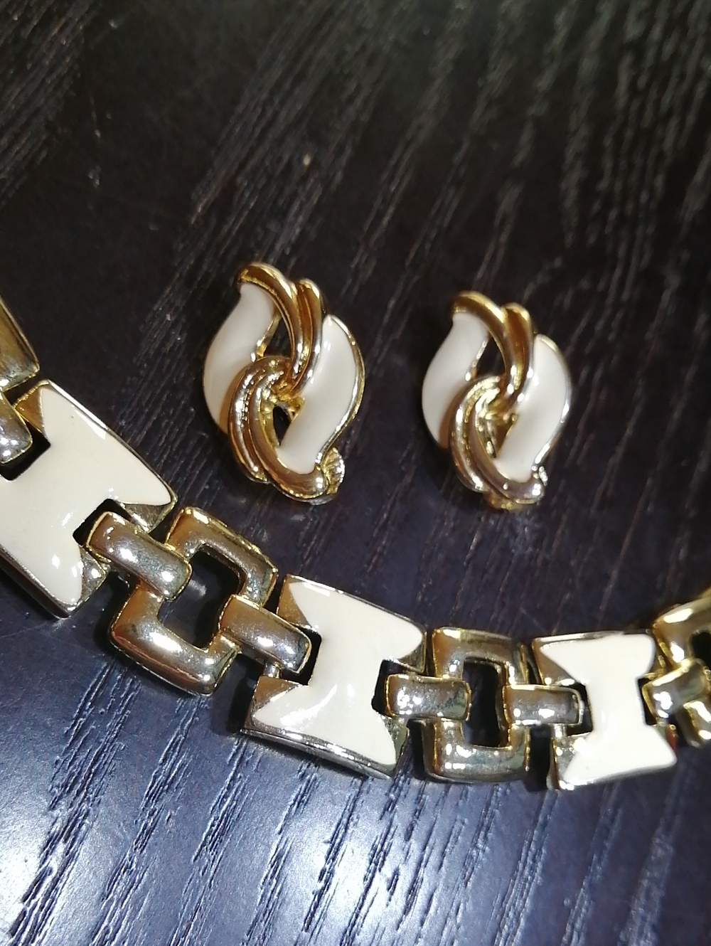 Cream Enamelled Gold Tone Link Bracelet 7.5" Long+Clip On Earrings VintageBundle